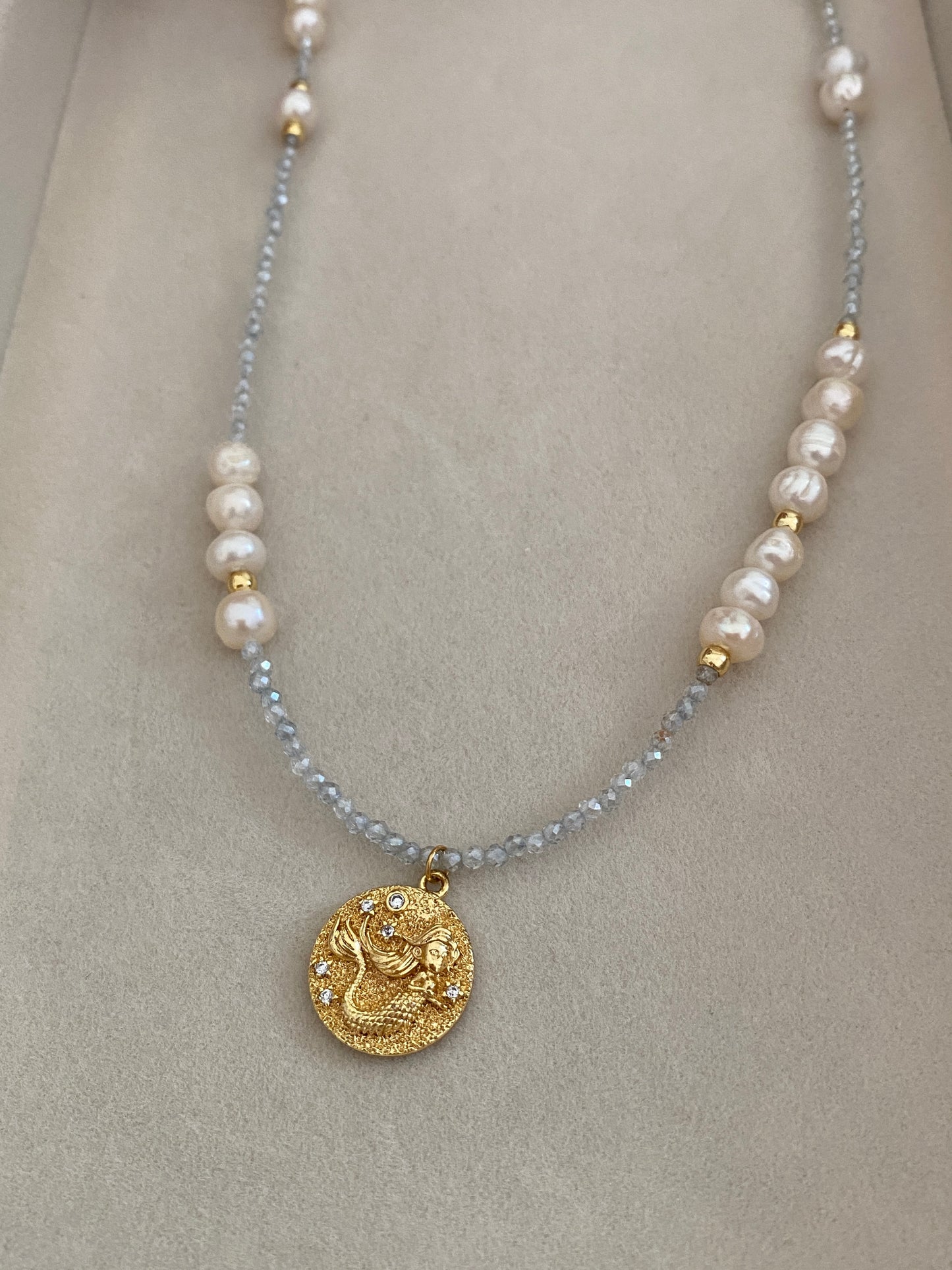 La mer necklace